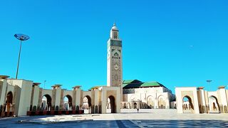 ツアーでカサブランカ観光　ハッサン2世モスクへ