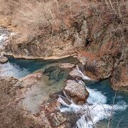 四万温泉を流れる四万ブルーの川＠四万川