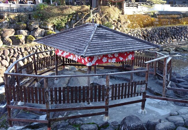 足湯が人気の公園には歴史がありました