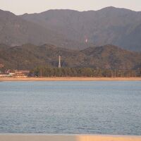 遠くに那智の滝が見えます