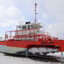 初代紋別流氷砕氷船ガリンコ号の陸上展示