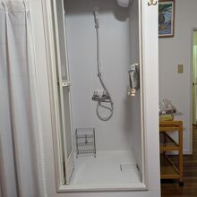 ゲストハウスりゅうかく、２０１号室シャワー。