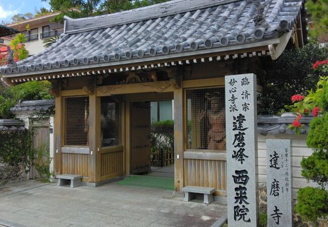 稲荷神社などもある面白い寺