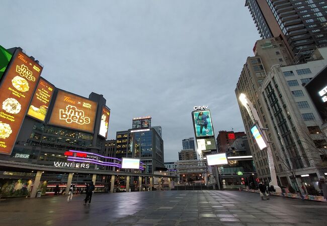 Yonge Dundas Square