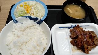 成田空港でお値打ちに食事を済ませるならば牛めしの「松屋」がオススメ