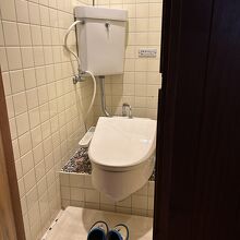 和式を簡易洋式にしたトイレ