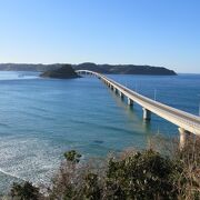 コバルトブルーの美しい海に伸びる絶景に感激よ