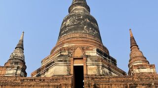 ワット ヤイ チャイ モンコン (チャオプラヤー タイ寺院)