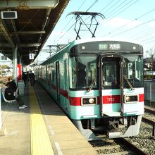 大善寺駅停車の７０００形電車