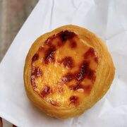 大行列になるのも納得!　めちゃくちゃ美味しいエッグタルトのお店です。