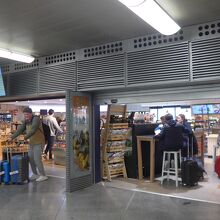 駅構内の売店