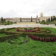 ジェロニモス修道院の前に