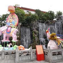 龍山寺 門前の滝