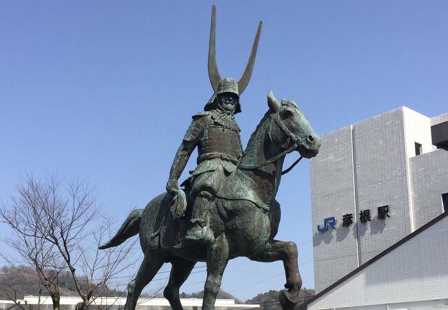 彦根駅ロータリーに設置されています