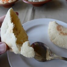 パンに塗って食べます