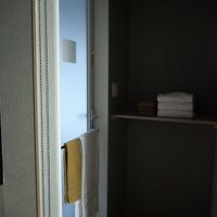 部屋のバスは使わなかったのでドアは開けずじまい