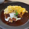 海賊船を眺めながら食事