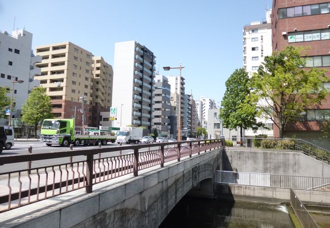 大横川親水公園に架かる橋