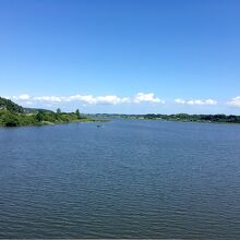 群青色の水面