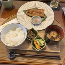 鰻とご飯、漬物