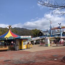 レトロな遊園地。