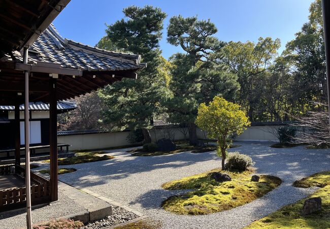 紫式部が源氏物語を執筆したと言われている