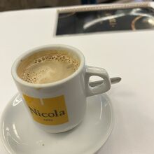 カフェ ニコラ