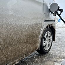 びっちり氷が車体に付きました。