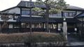旧伴家住宅（滋賀県近江八幡）：近江商人の町並みの中に際立つ立派な建物