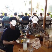 食事した店内席とテラス席の様子　スタッフに撮ってもらいました