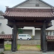 福井城跡の近くのある博物館