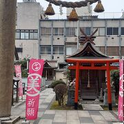 福井駅からすぐ。柴田勝家をまつる神社