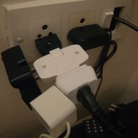 コンセントが１ケ所しかなかったので、充電に苦労しました。