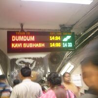 コルカタゲストは、地下鉄のパーク駅の構内で紹介されました。