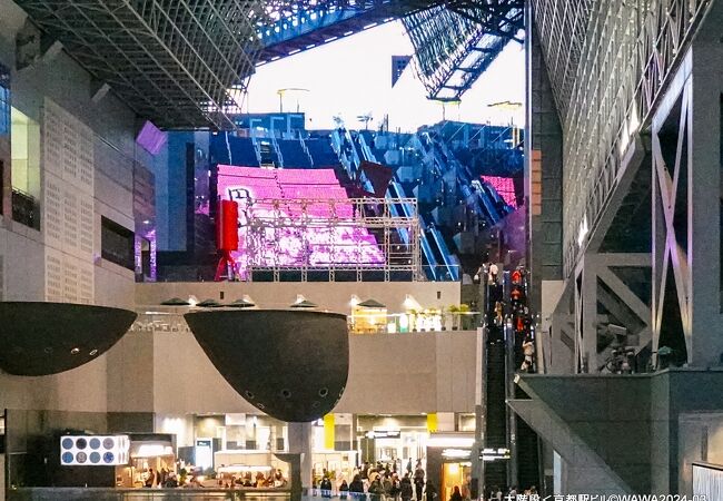 京都駅ビル大階段  グラフィカルイルミネーションPlus