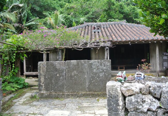琉球村内の古民家のひとつ