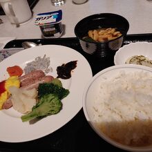 普通のバイキング料理