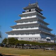 再建された天守閣