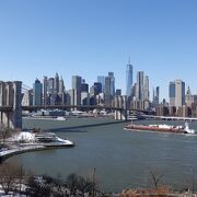 ブルックリン橋越しのロウアー・マンハッタンの眺めがキレイ