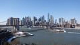 ブルックリン橋越しのロウアー・マンハッタンの眺めがキレイ