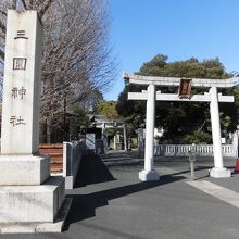 三囲神社