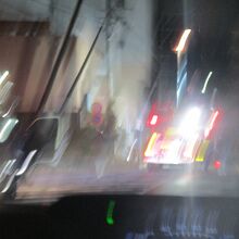 直ぐてまえ廃ホテルで消防車が数台居ます