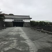 坂下門（江戸城跡）：移築され皇居の門に