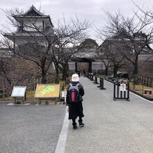 「兼六園」から「石川橋」を渡り「金沢城石川門」へ