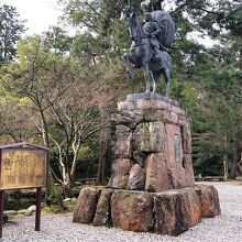 《尾山神社》「前田利家公像」