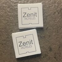 チェックインの日のベッドのチョコ