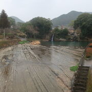 塩田川の遊歩道を通ってたどり着けるようですが…、轟の滝 ♪