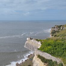 浸食された崖