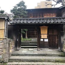 《武家屋敷 寺島蔵人邸》正門入口付近