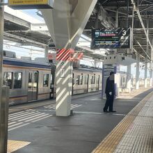 泉佐野駅で隣のホームの電車に乗り換える